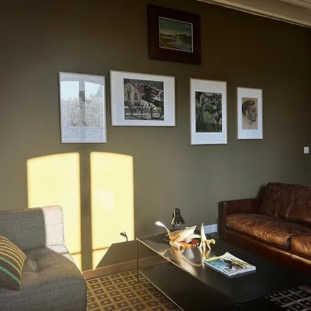Cosy Villa, Near