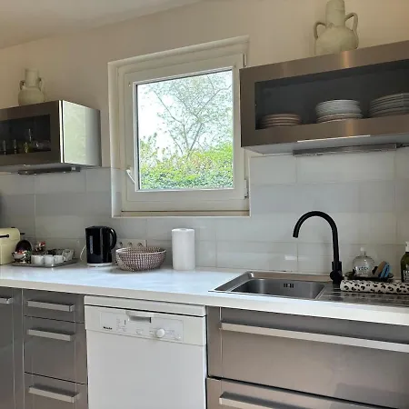 Villa Cosy Villa, Near *